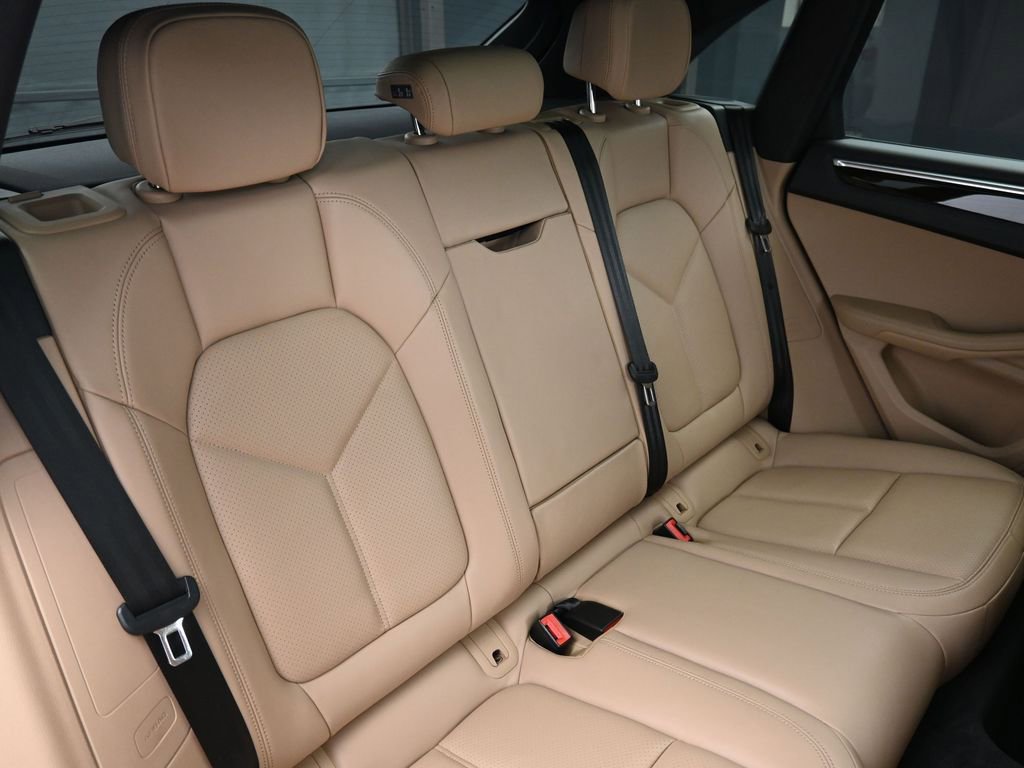 Certified 2023 Porsche Macan AWD/4WD image 27