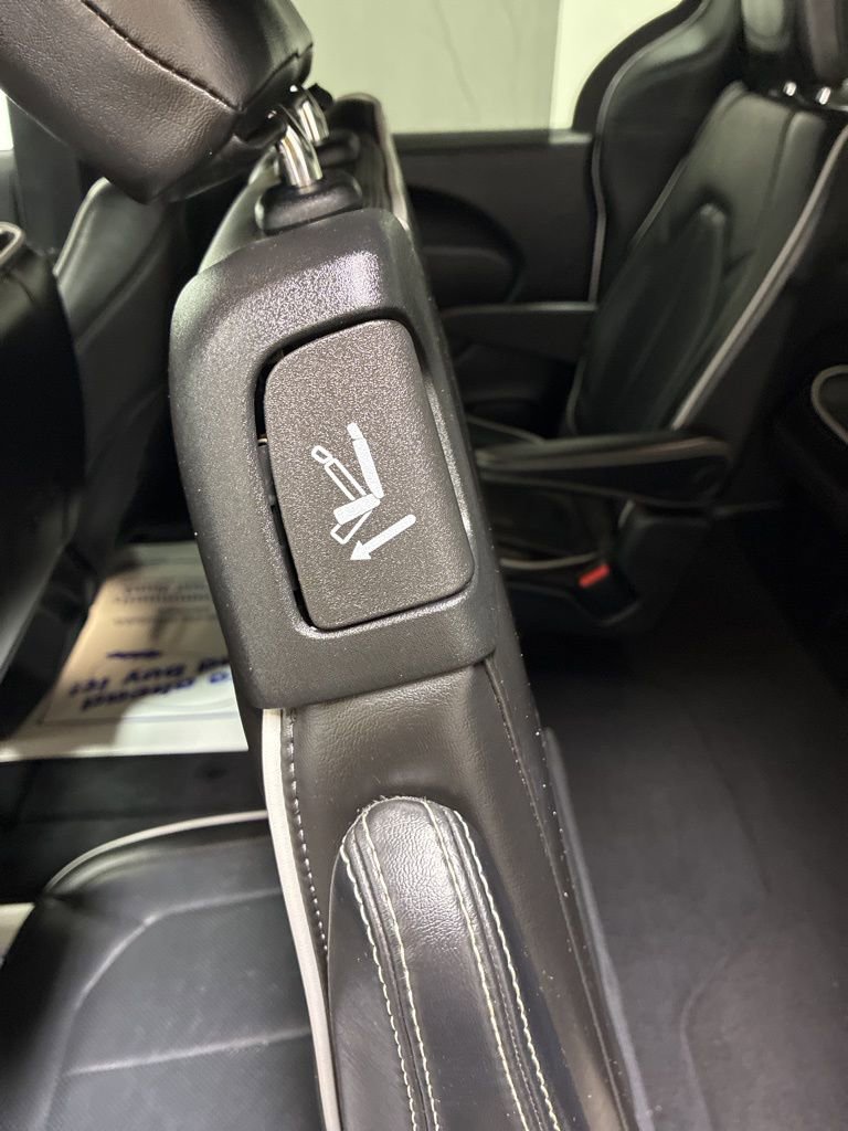 Used 2021 Chrysler Pacifica Limited w/ S Appearance Package AWD/4WD image 25