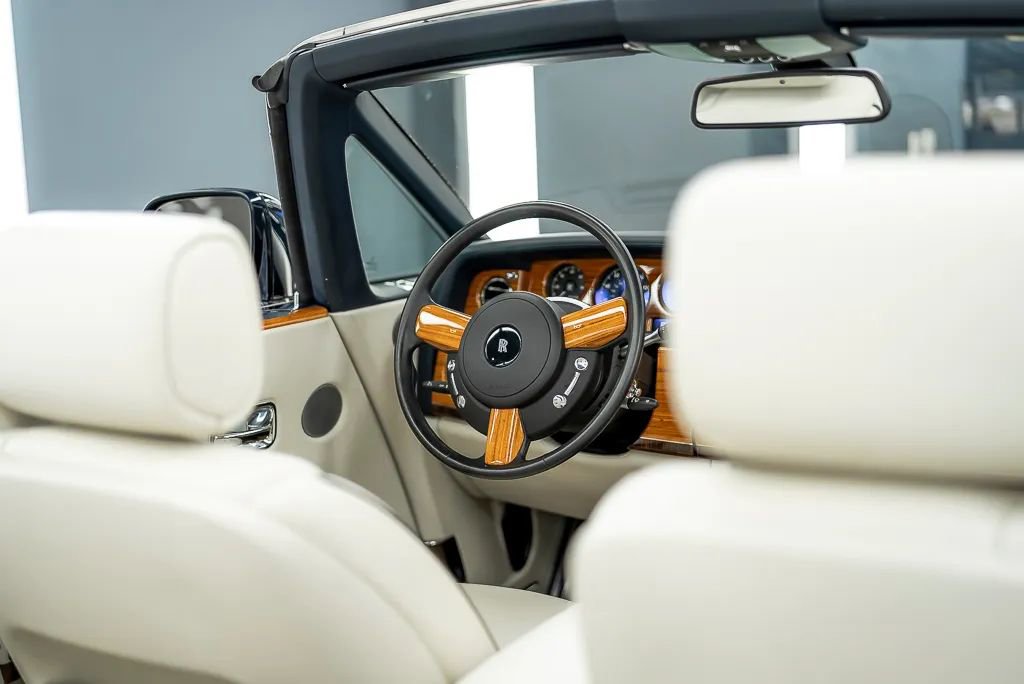 Used 2010 Rolls-Royce Phantom Drophead Coupe RWD image 36