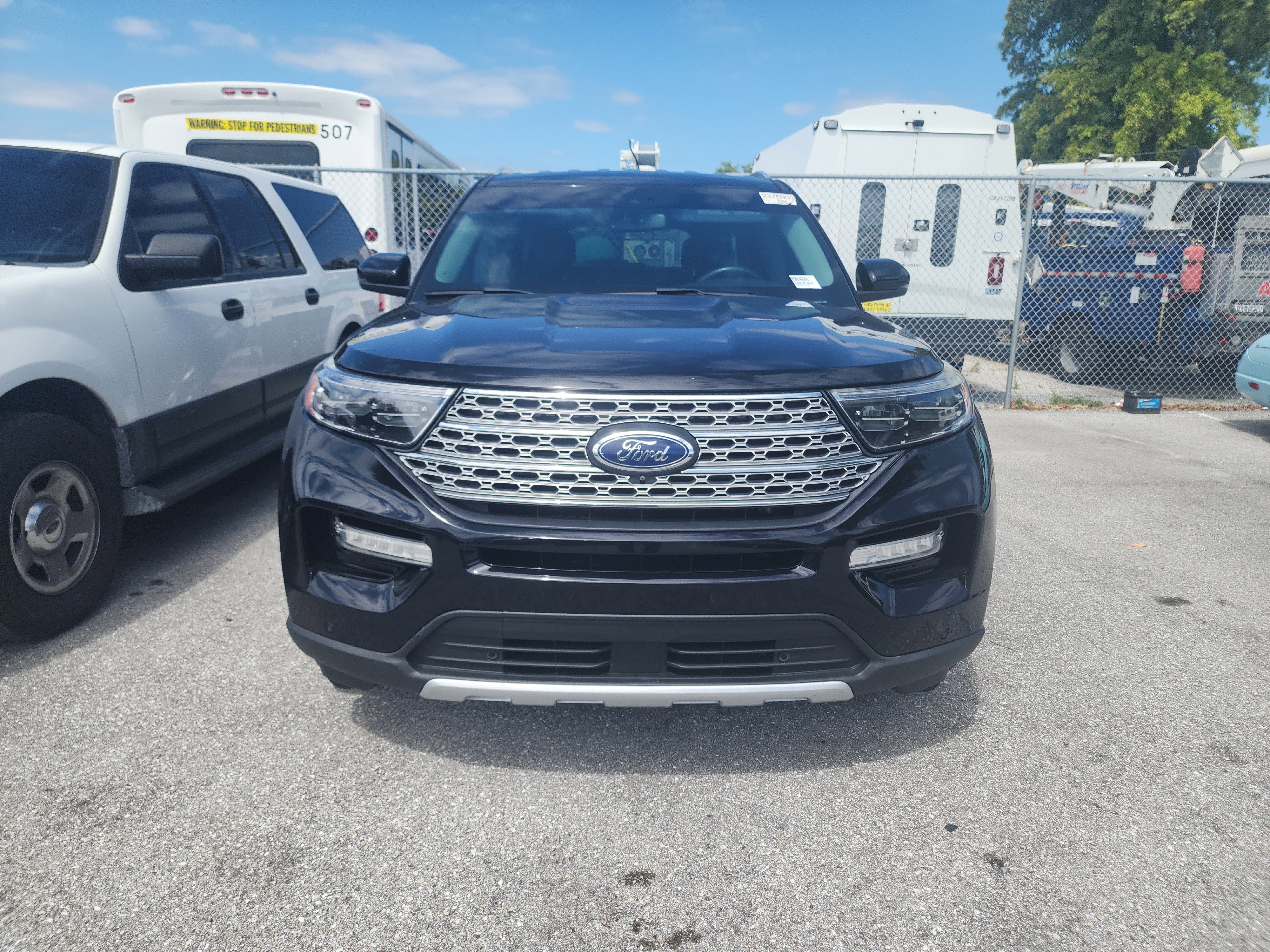 Used 2021 Ford Explorer Limited image 2