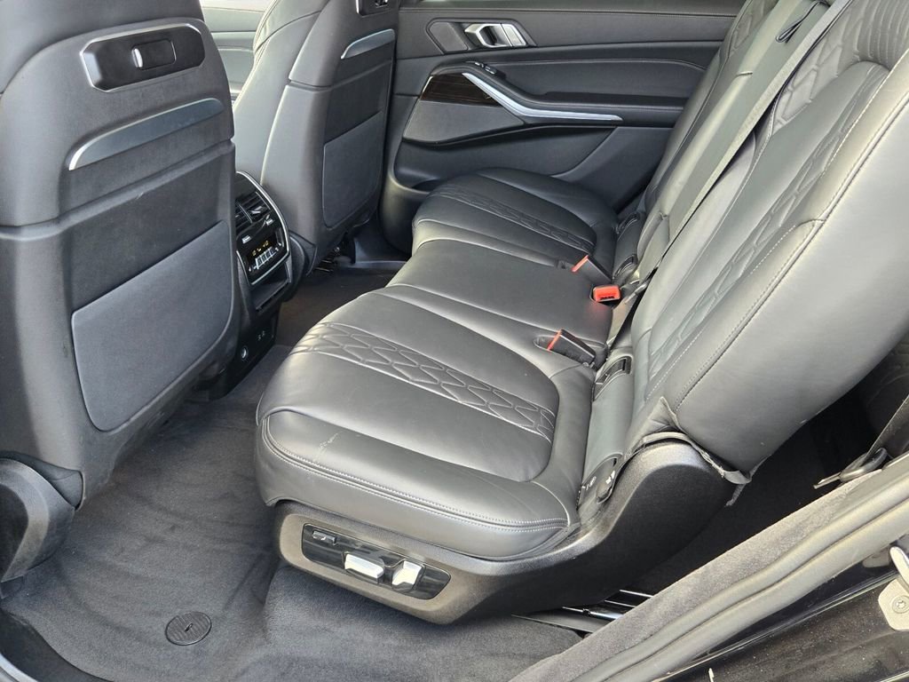Used 2025 BMW X7 xDrive40i image 11