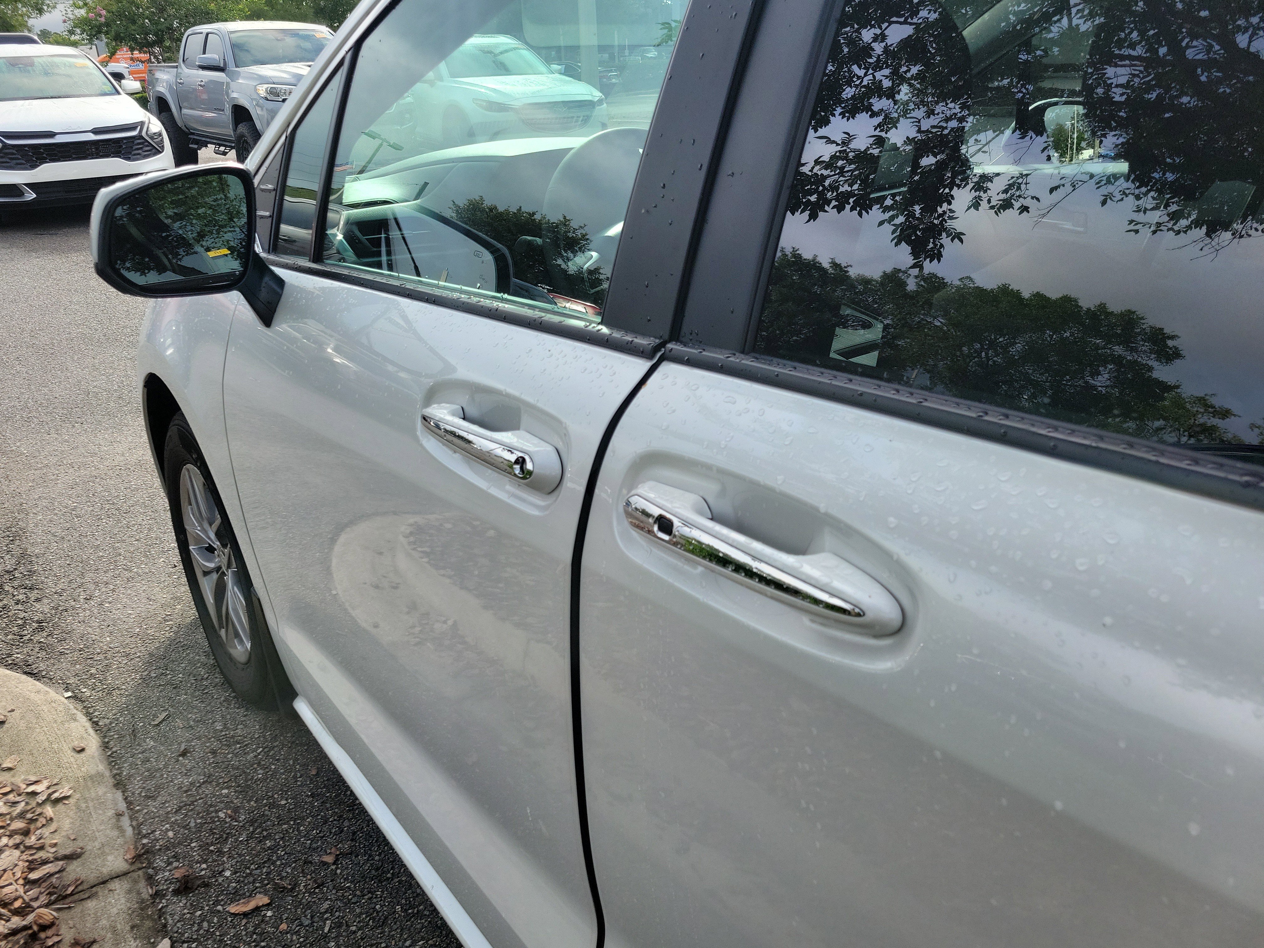 Certified 2026 Toyota Sienna XLE FWD image 23