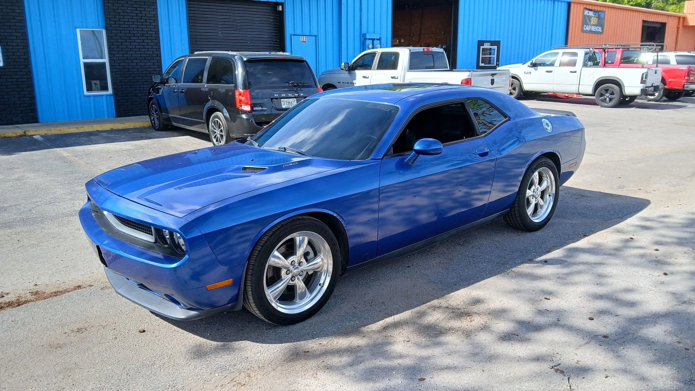 Used 2012 Dodge Challenger R/T RWD image 2