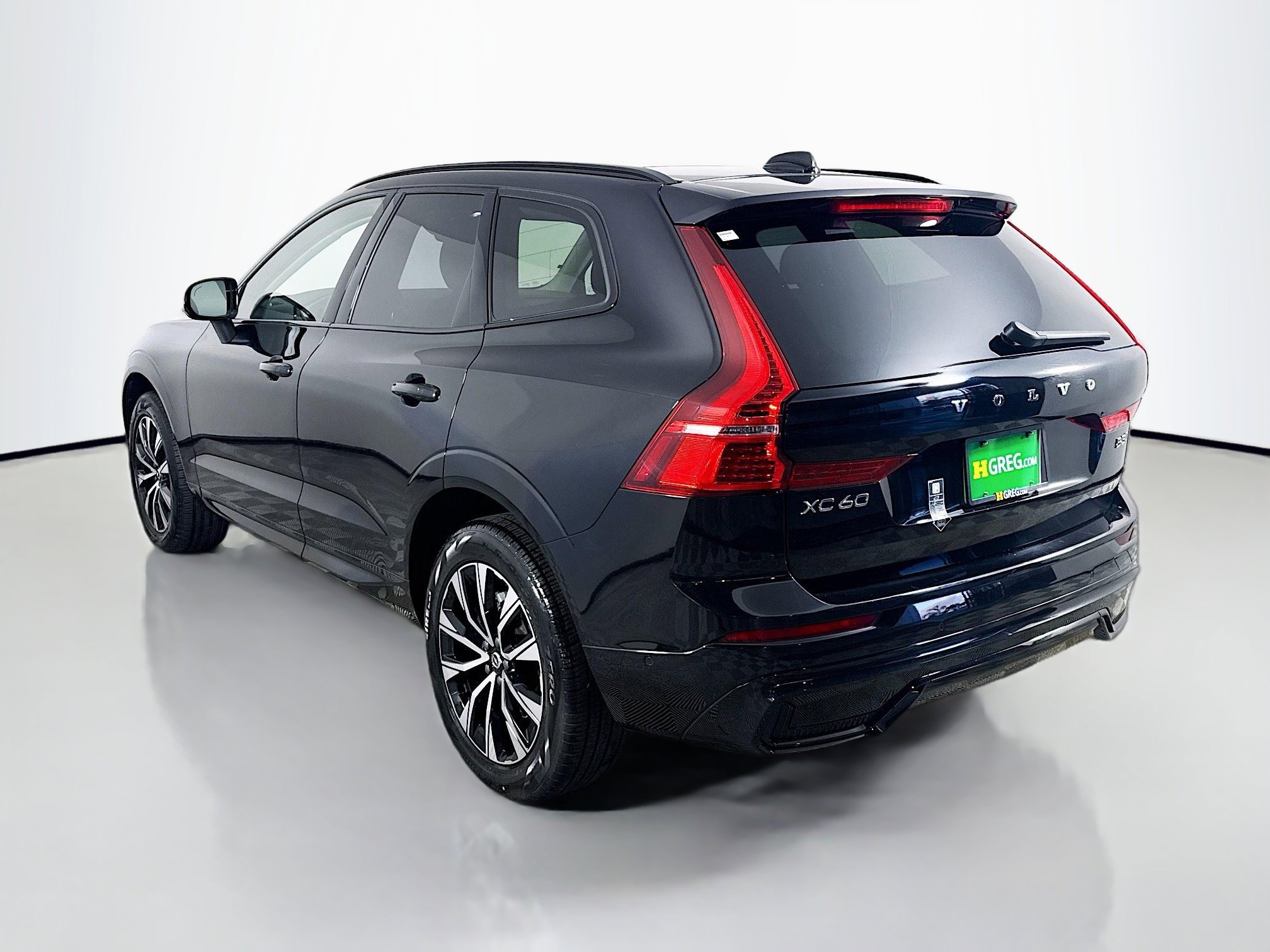 Used 2025 Volvo XC60 B5 Plus image 7