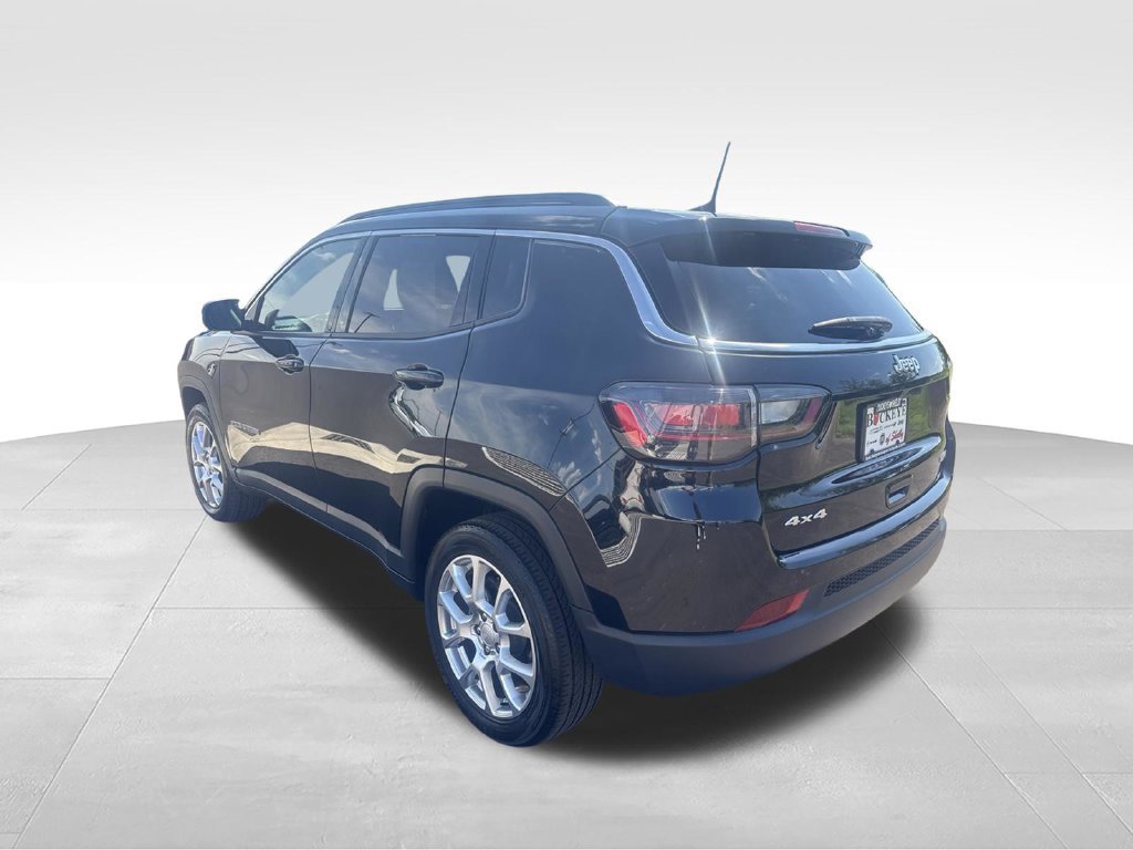 Certified 2023 Jeep Compass Latitude w/ Sun and Sound Group AWD/4WD image 6