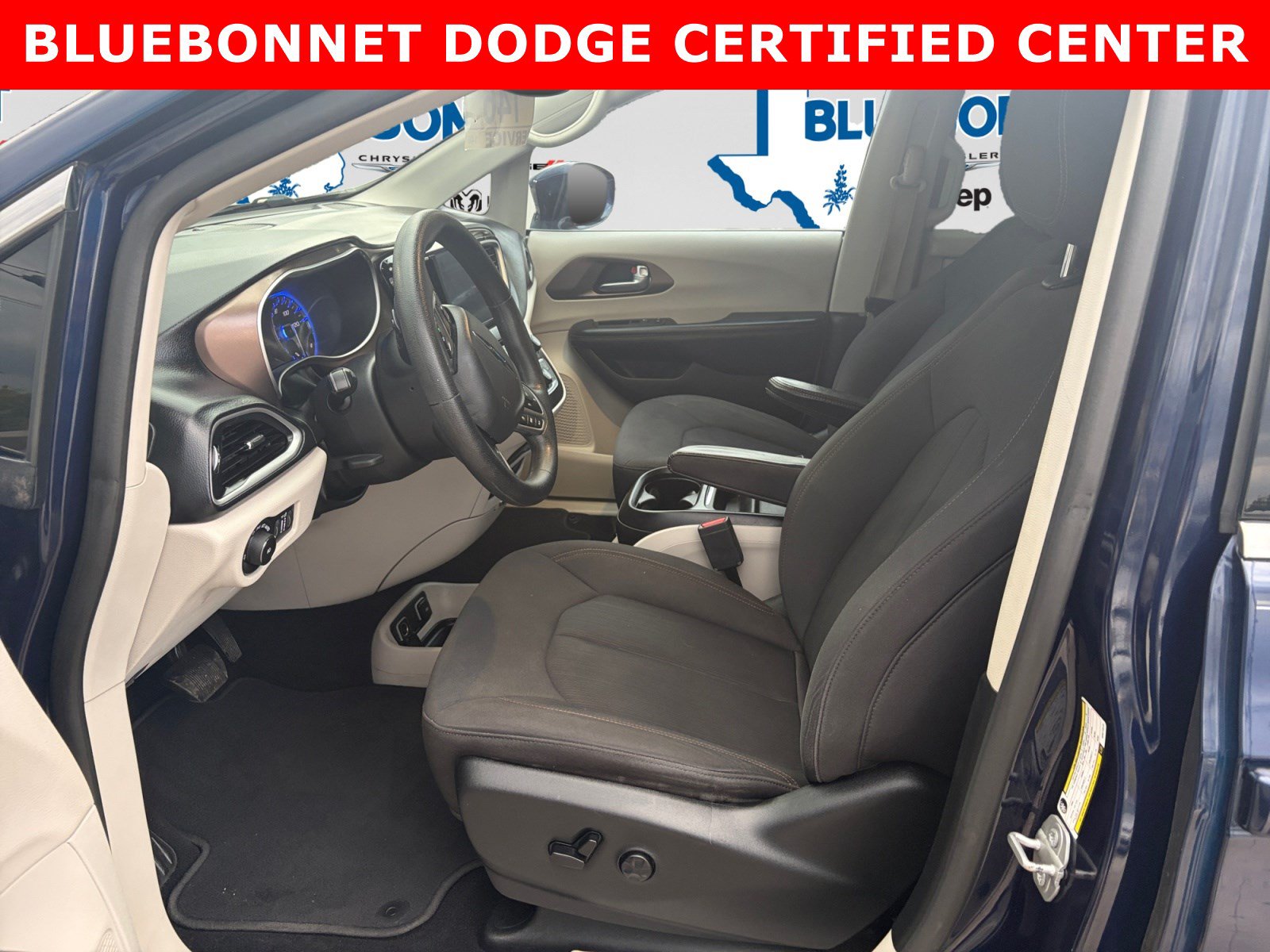 Used 2019 Chrysler Pacifica Touring Plus w/ Advanced Safetytec Group FWD image 11
