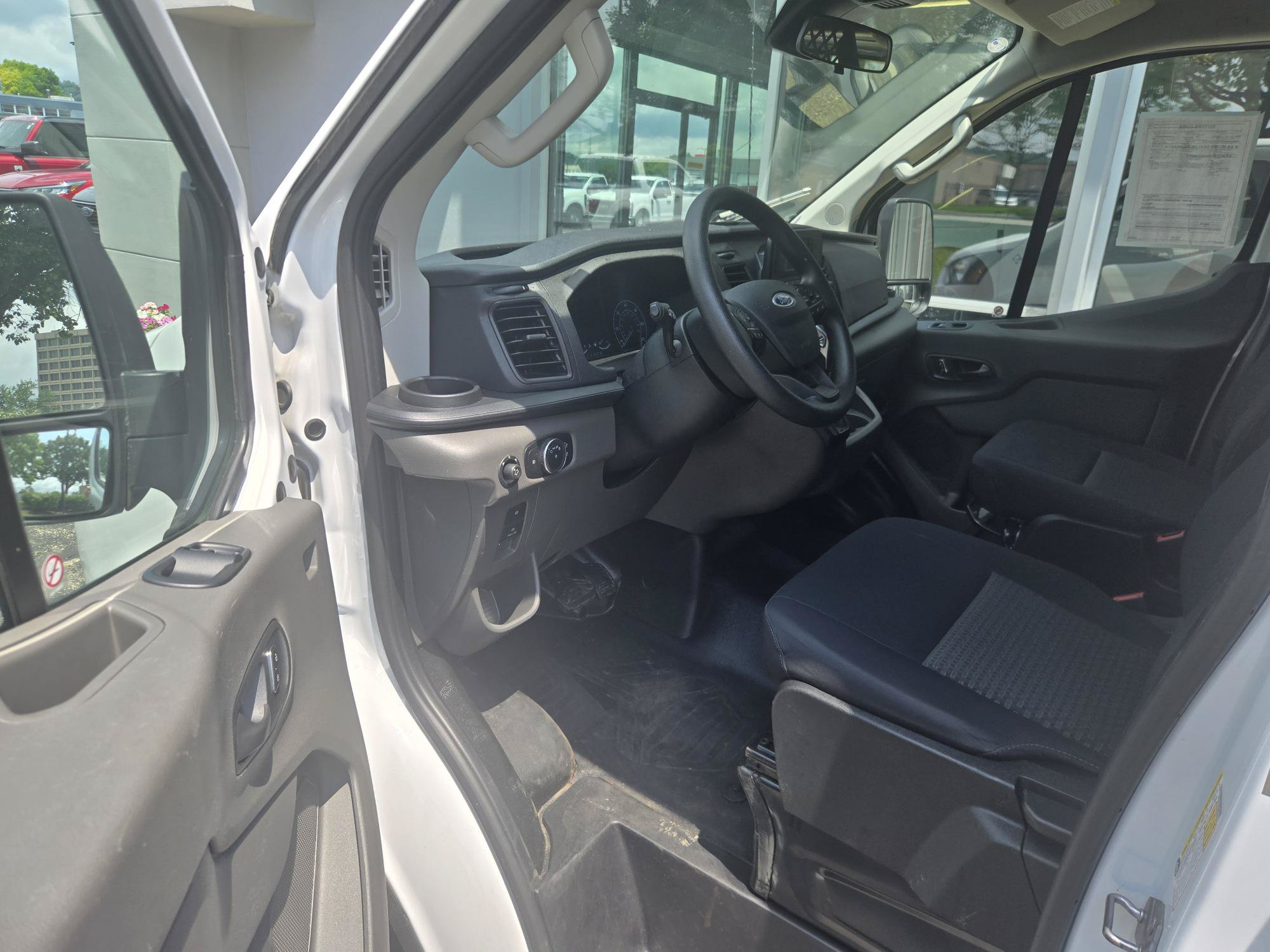 Used 2024 Ford Transit 250 Low Roof w/ Exterior Upgrade Package RWD image 7