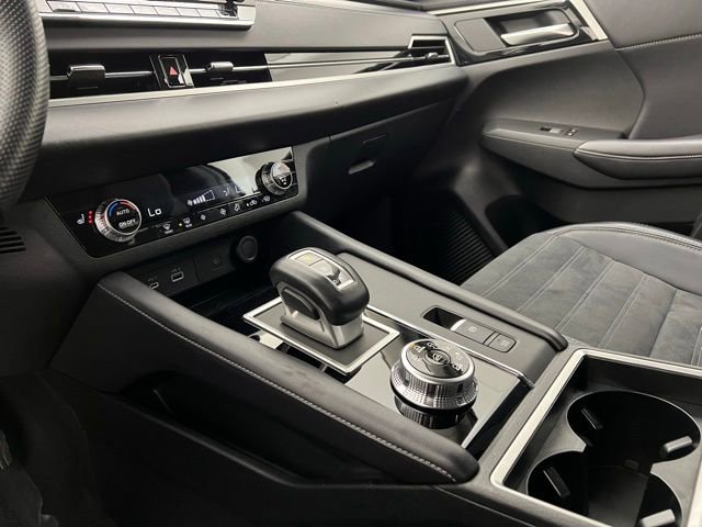 Used 2024 Mitsubishi Outlander SE image 28