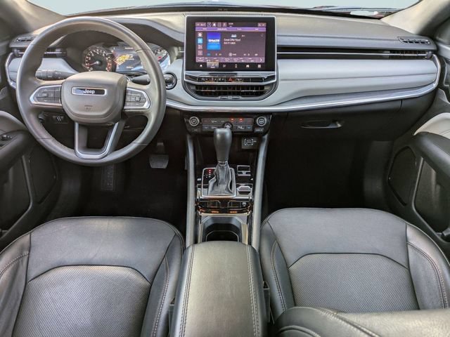 Used 2023 Jeep Compass Limited image 17