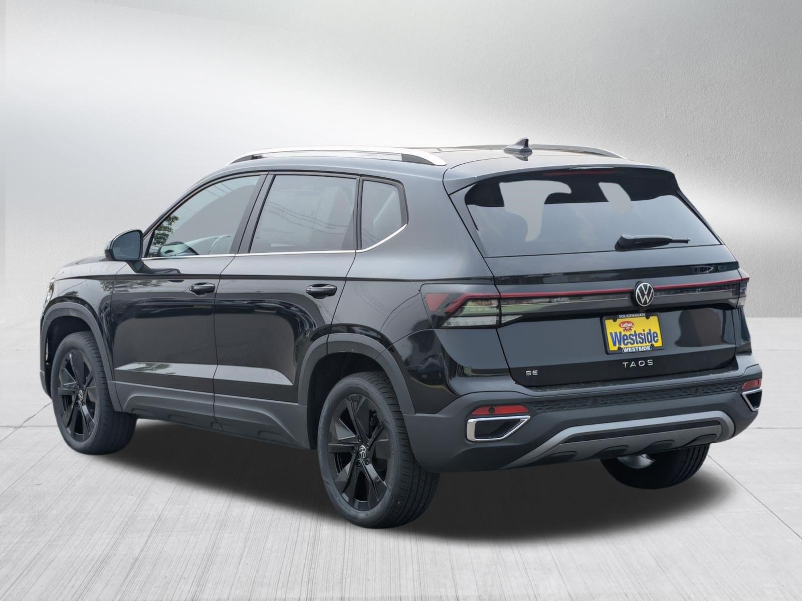 New 2026 Volkswagen Taos SE FWD image 2