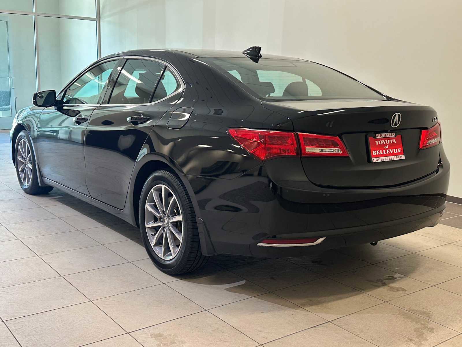 Used 2018 Acura TLX image 4