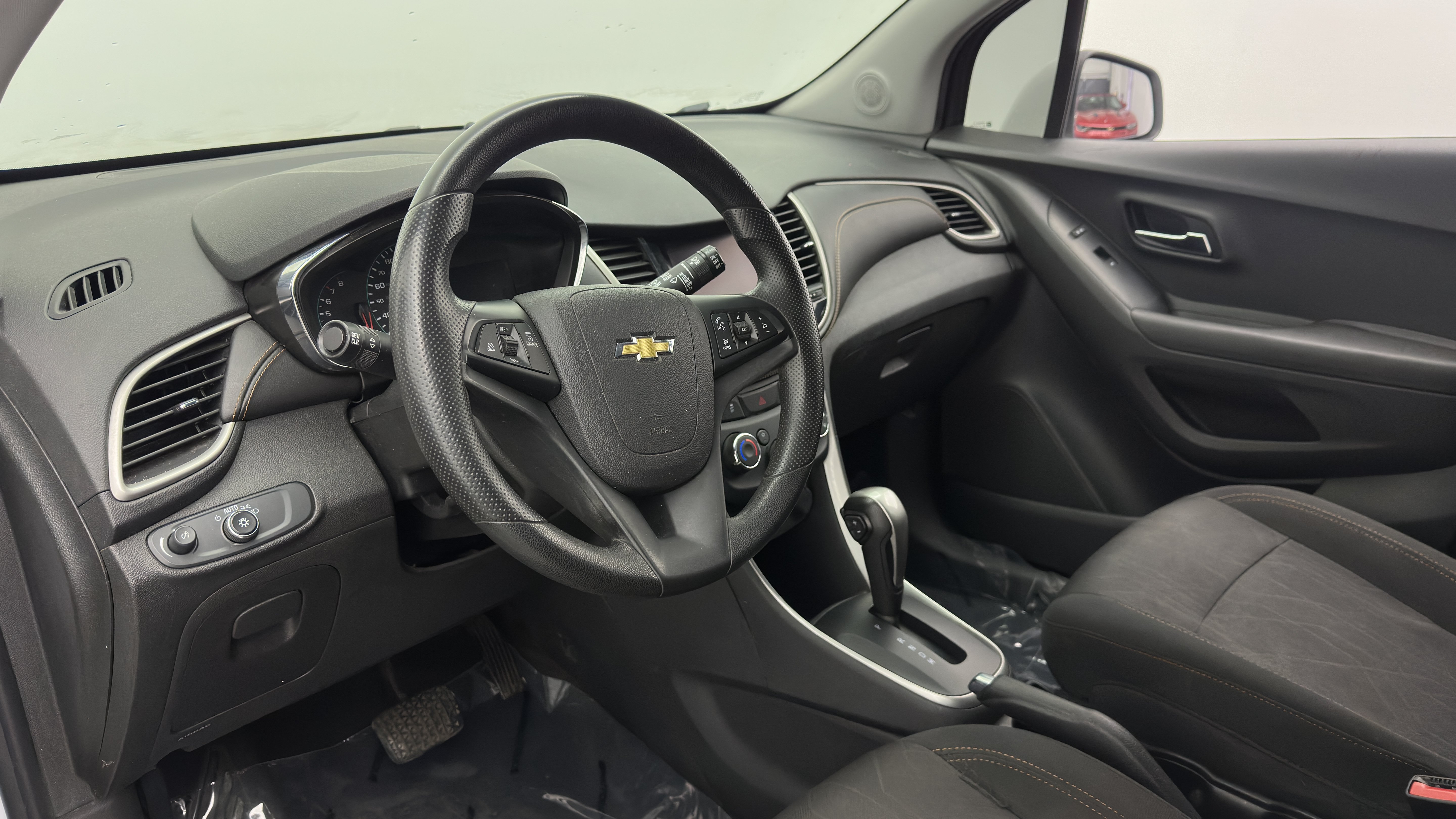 Used 2020 Chevrolet Trax LT FWD image 12