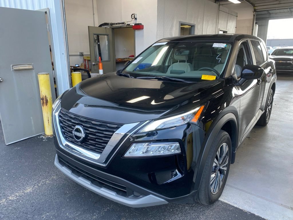 Used 2023 Nissan Rogue SV AWD/4WD image 2