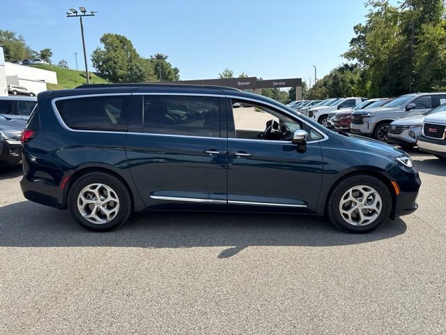 Used 2023 Chrysler Pacifica Limited FWD image 5