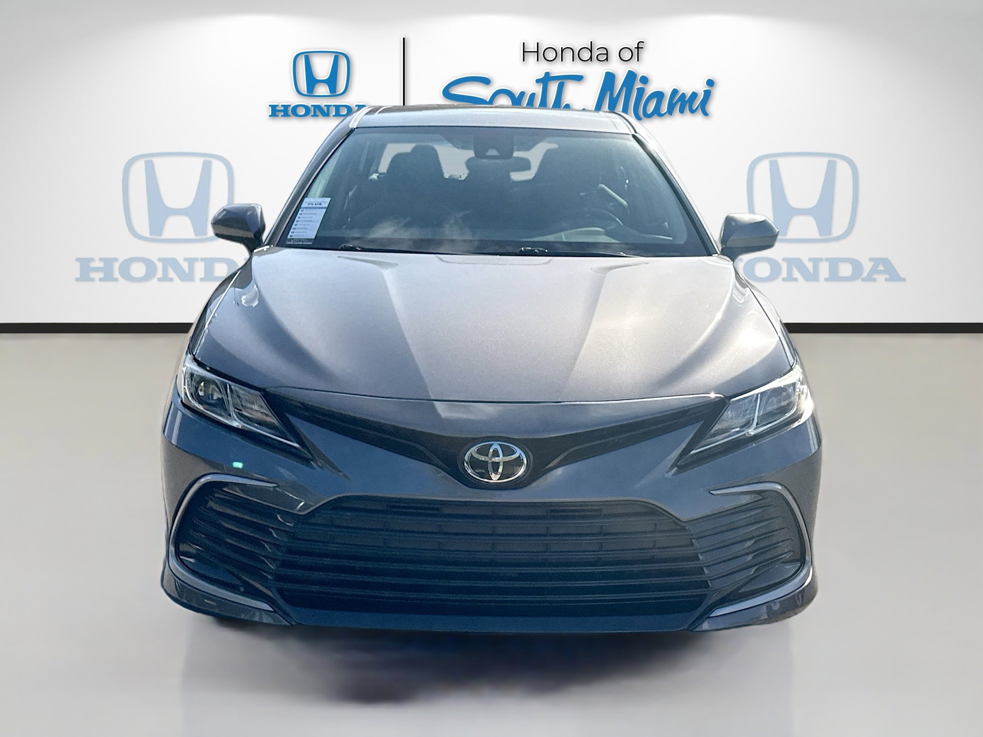 Used 2021 Toyota Camry LE FWD image 2