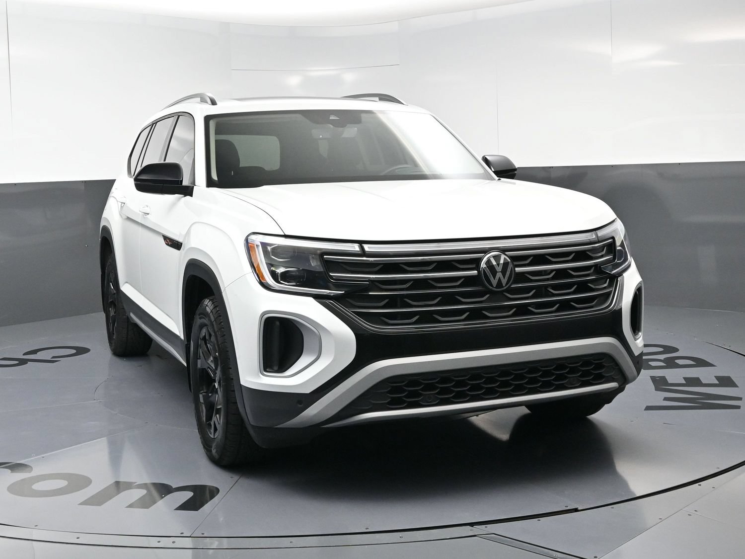 Used 2024 Volkswagen Atlas Peak Edition SEL AWD/4WD image 3