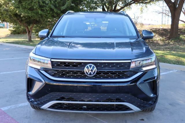 Used 2022 Volkswagen Taos SE image 3