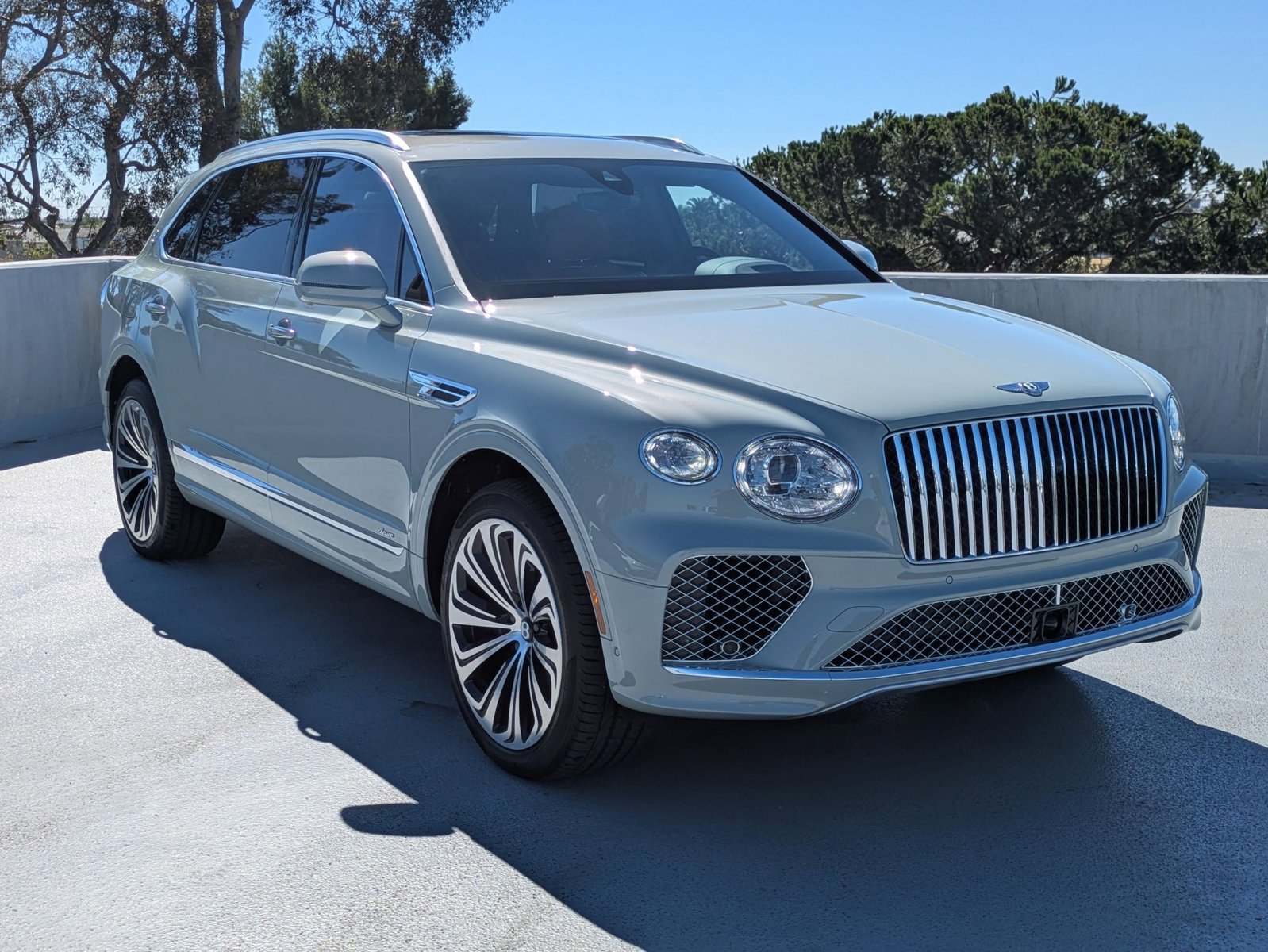 Certified 2025 Bentley Bentayga Extended Wheelbase image 1