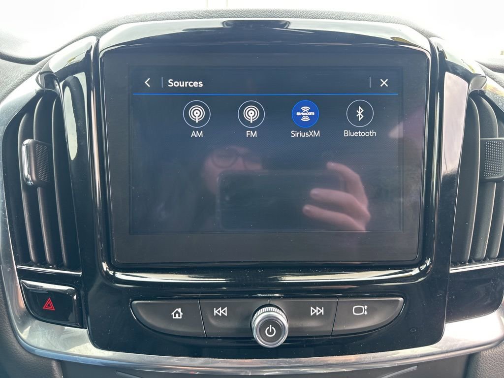 Used 2023 Chevrolet Traverse RS image 38