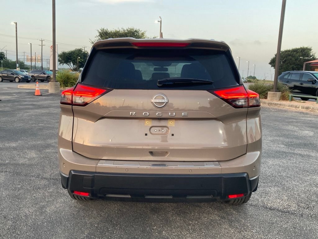 Used 2025 Nissan Rogue SV w/ SV Premium Package FWD image 6