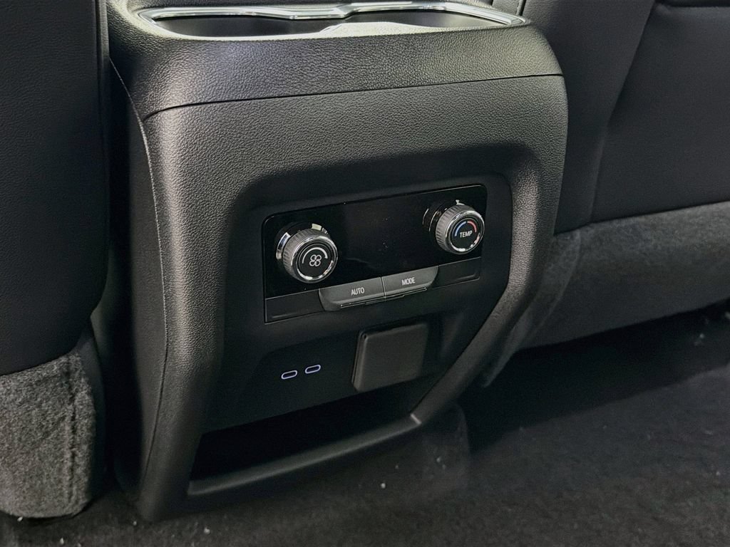 New 2027 Chevrolet Traverse LT w/ Enhanced Driving Package FWD image 26