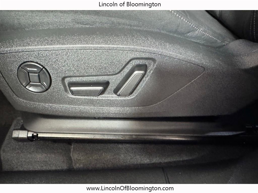 Used 2025 Audi SQ6 e-tron Prestige w/ 21" Black Optic Wheel Package image 40