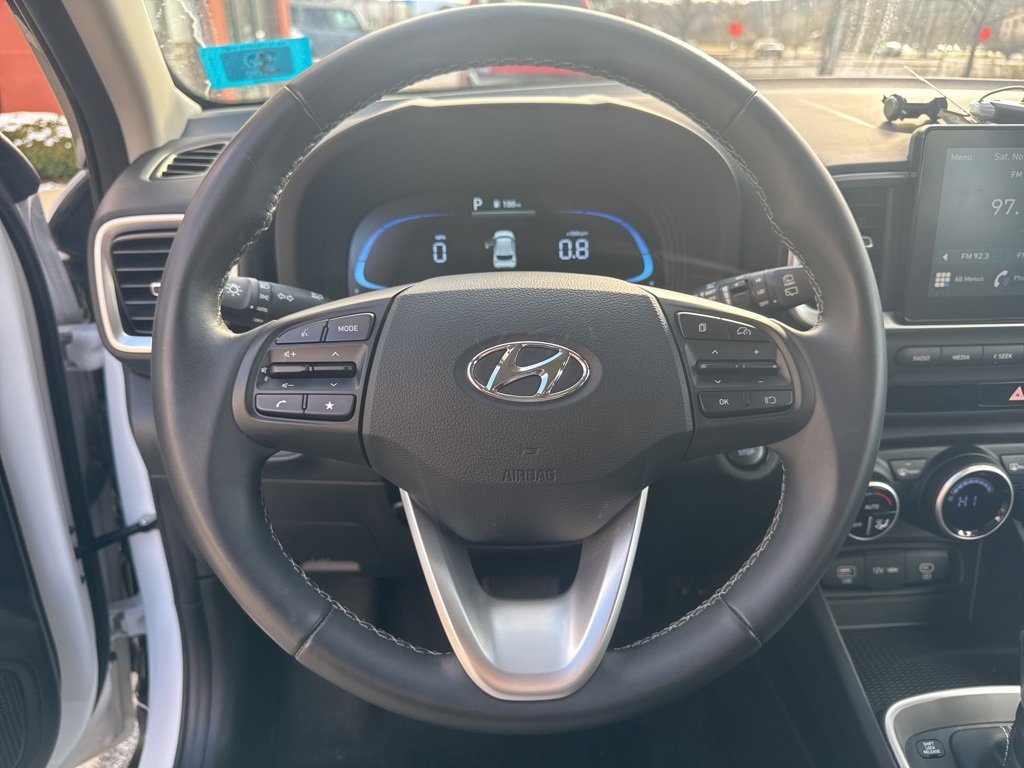 Used 2025 Hyundai Venue SEL image 26