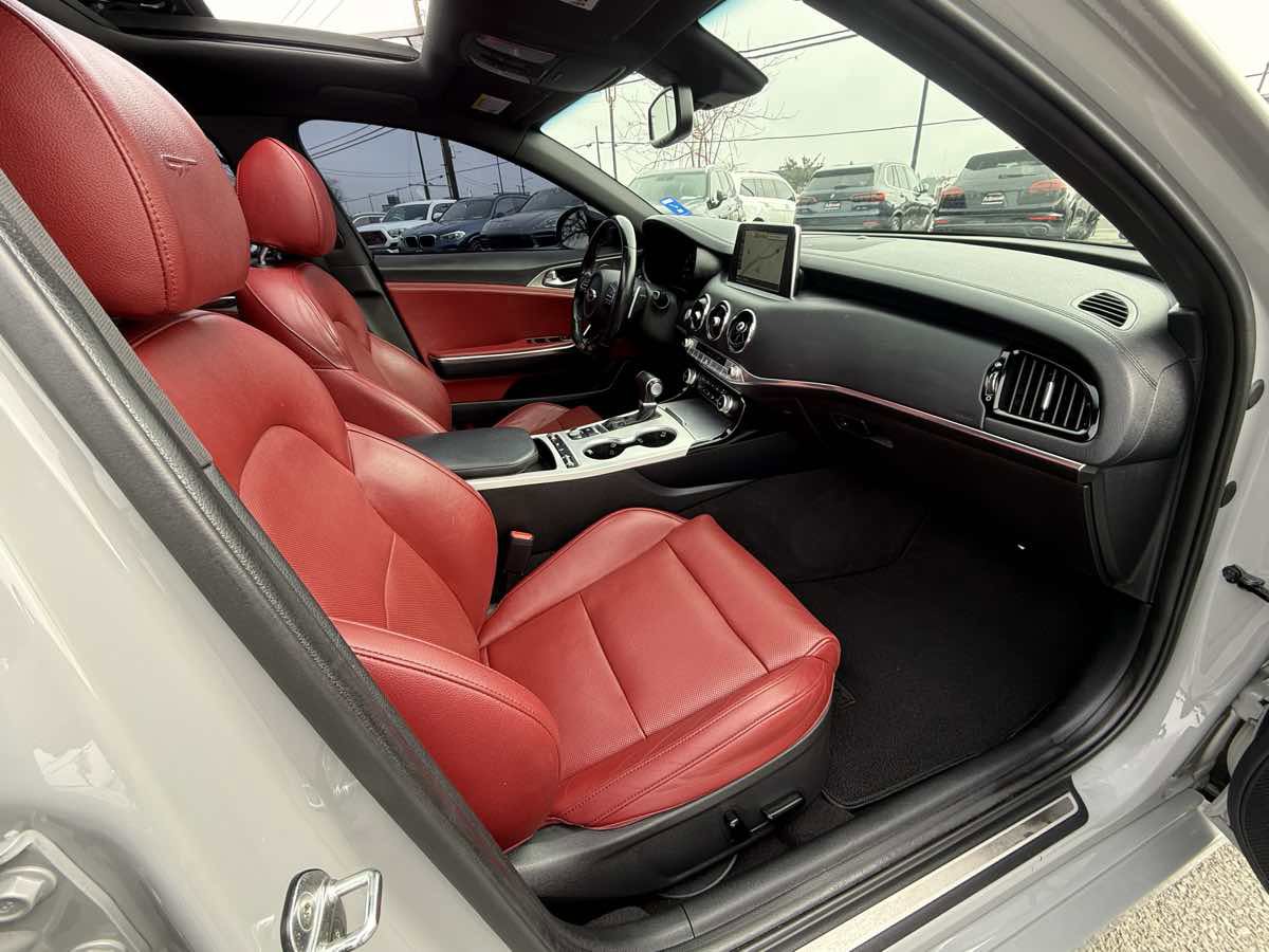 Used 2019 Kia Stinger GT1 image 12