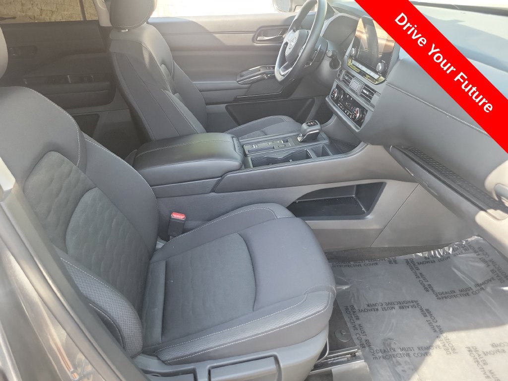 Used 2025 Nissan Pathfinder S FWD image 18