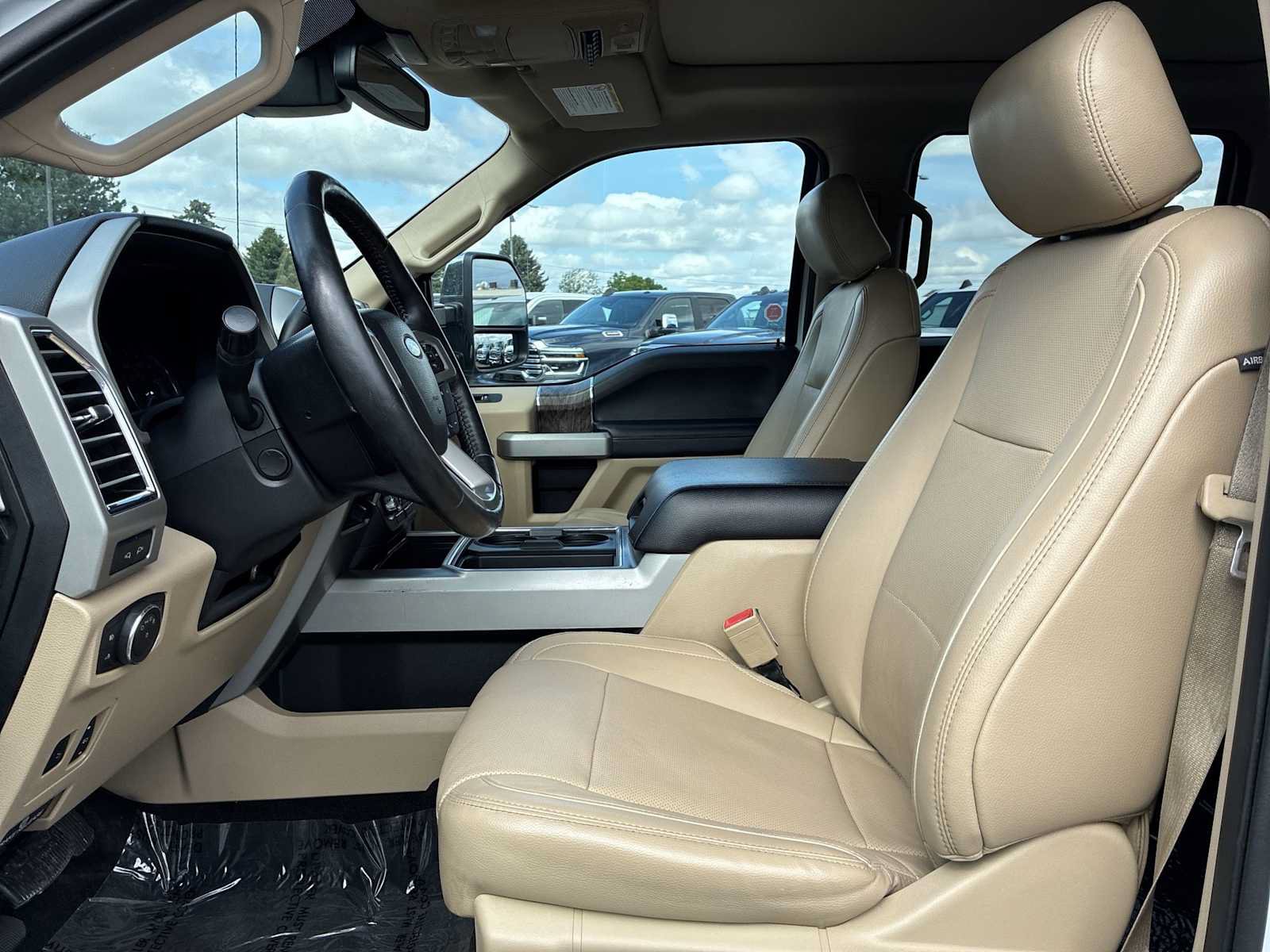 Used 2017 Ford F350 Lariat w/ Lariat Ultimate Package AWD/4WD image 13