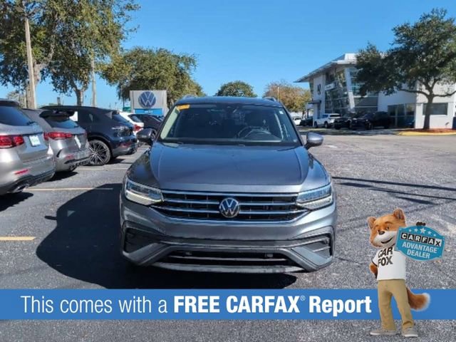 Used 2022 Volkswagen Tiguan SE w/ Panoramic Sunroof Package image 2