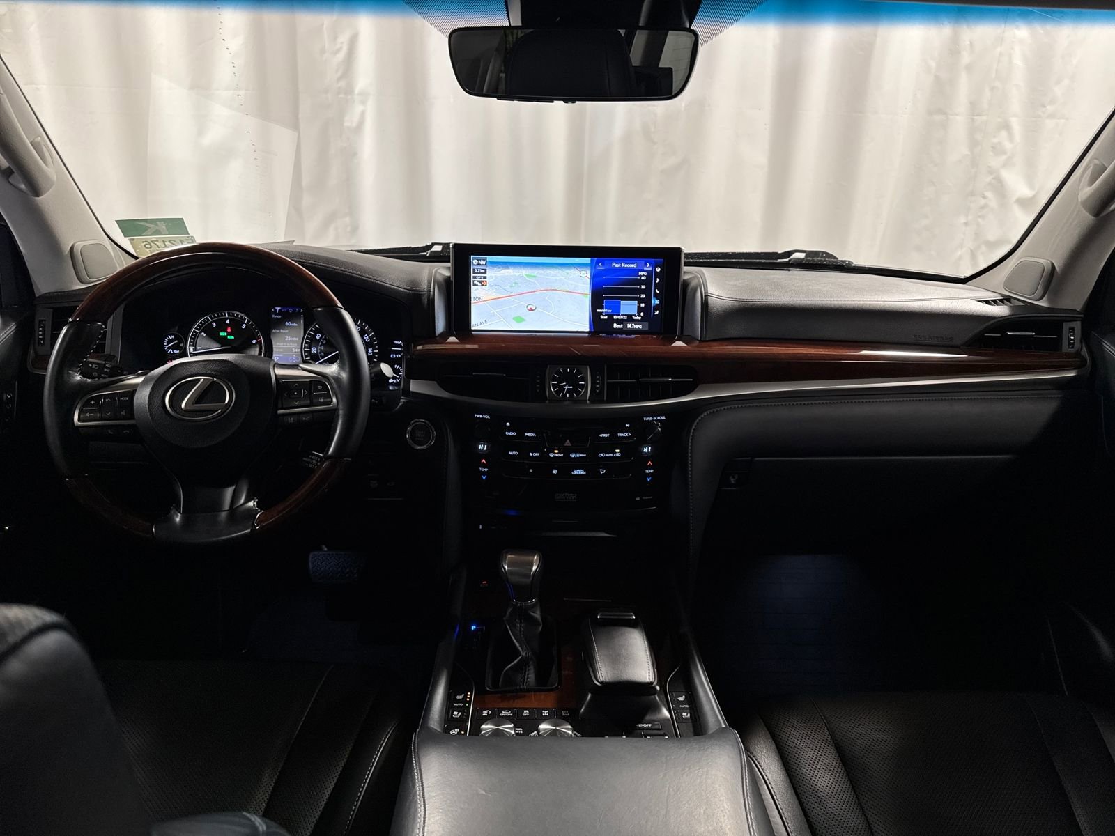 Used 2018 Lexus LX 570 4WD w/ Luxury Package image 4