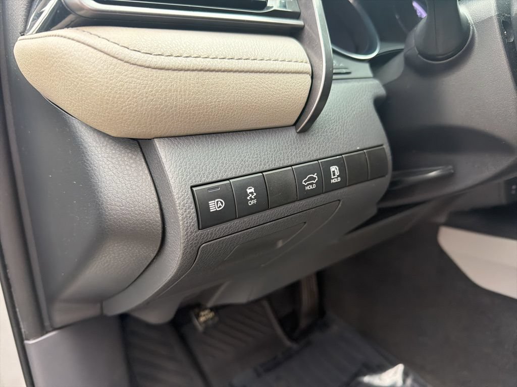 Used 2019 Toyota Camry LE FWD image 16