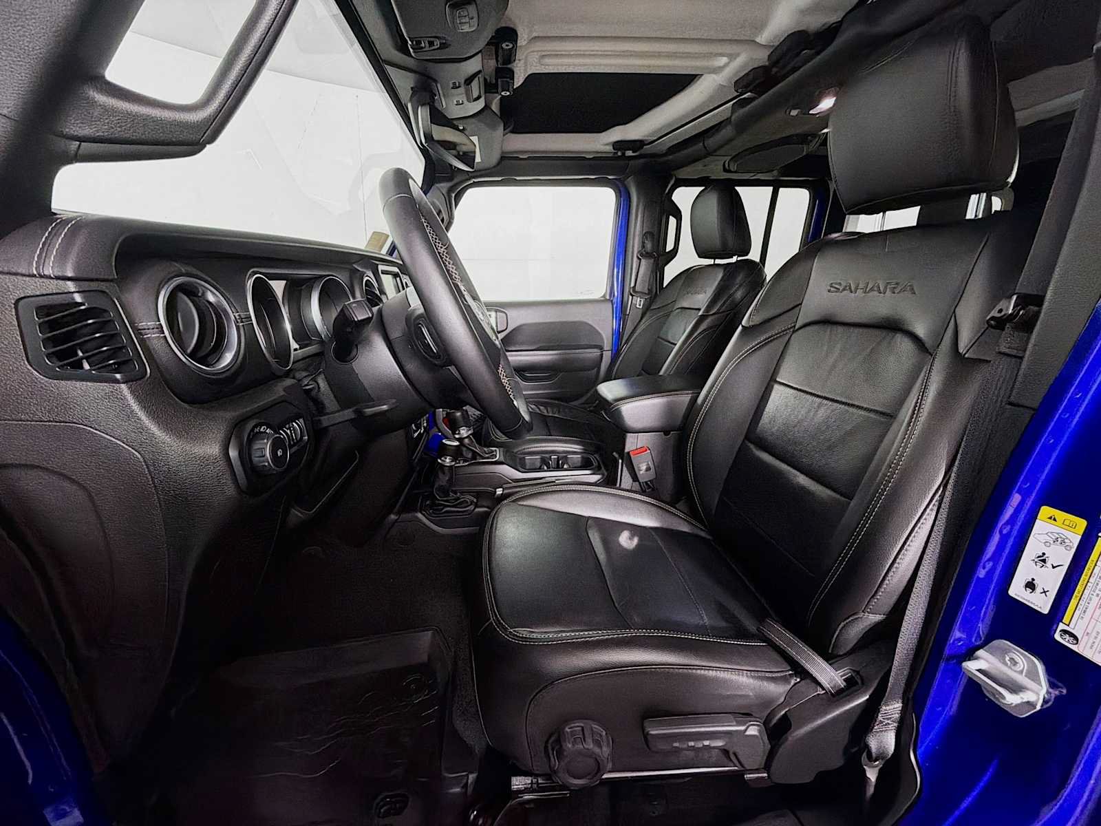 Used 2018 Jeep Wrangler Unlimited Sahara w/ Dual Top Group AWD/4WD image 11