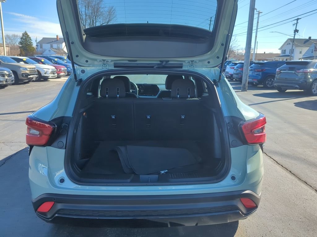 Certified 2024 Chevrolet Trax RS w/ Driver Confidence Package image 16