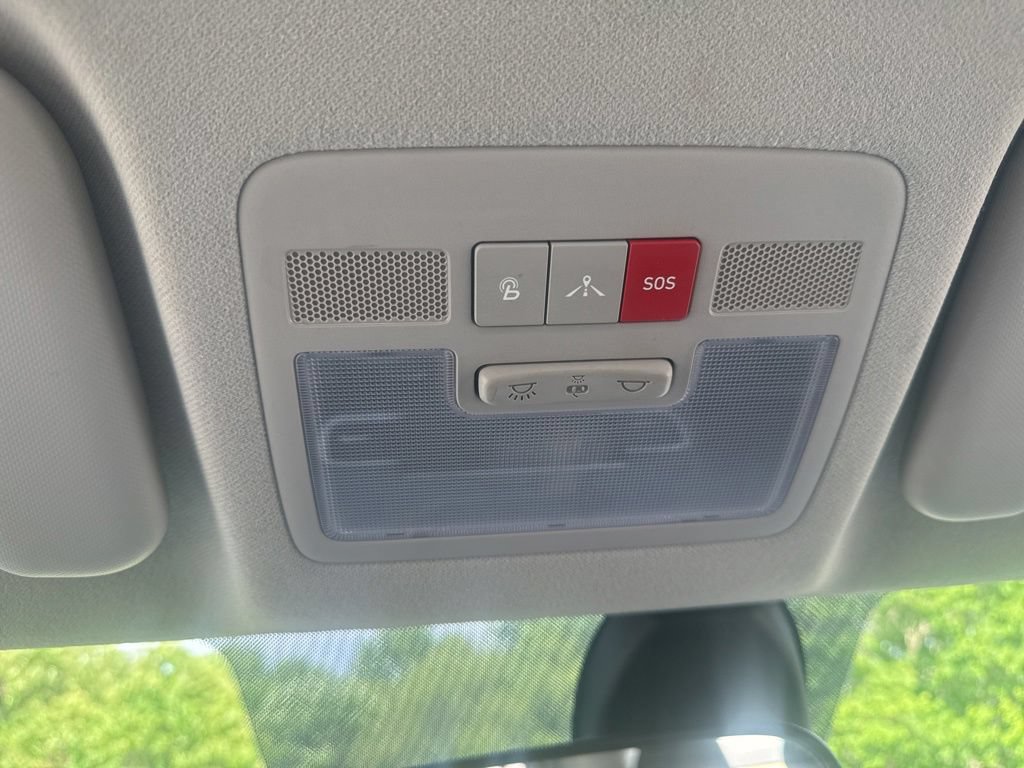 Used 2022 Hyundai Venue Limited FWD image 29