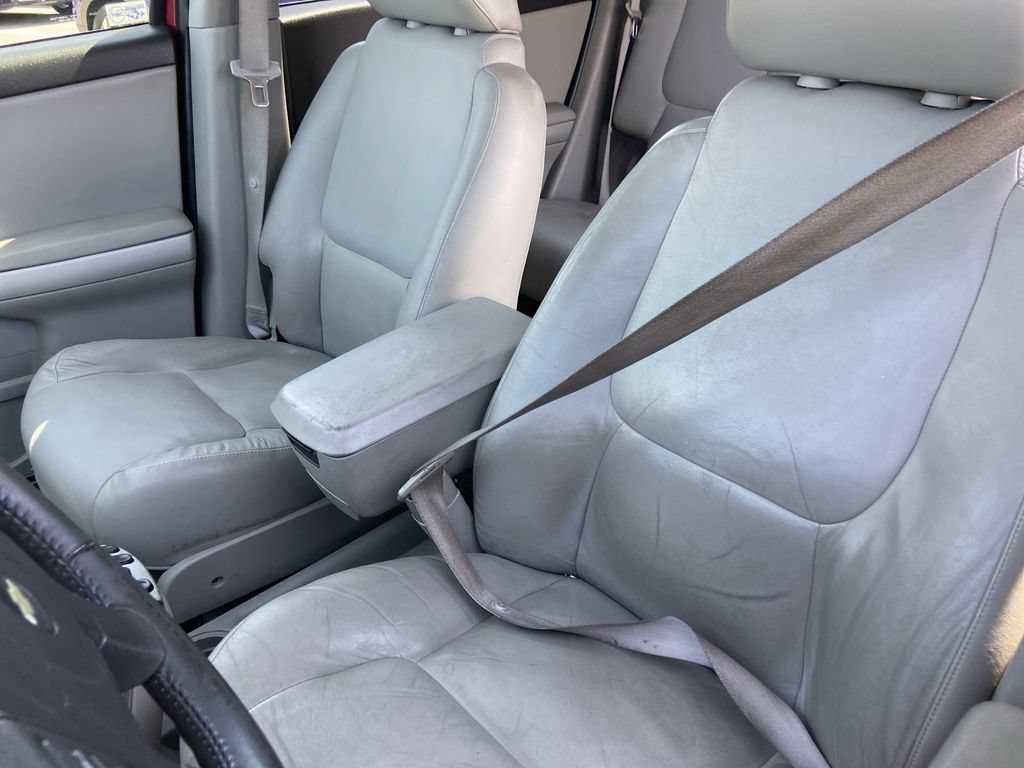 Used 2005 Chevrolet Equinox LT w/ Preferred Equipment Group AWD/4WD image 13