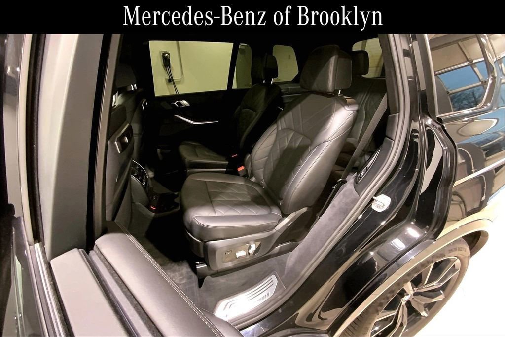 Used 2024 BMW X7 xDrive40i w/ M Sport Package image 19