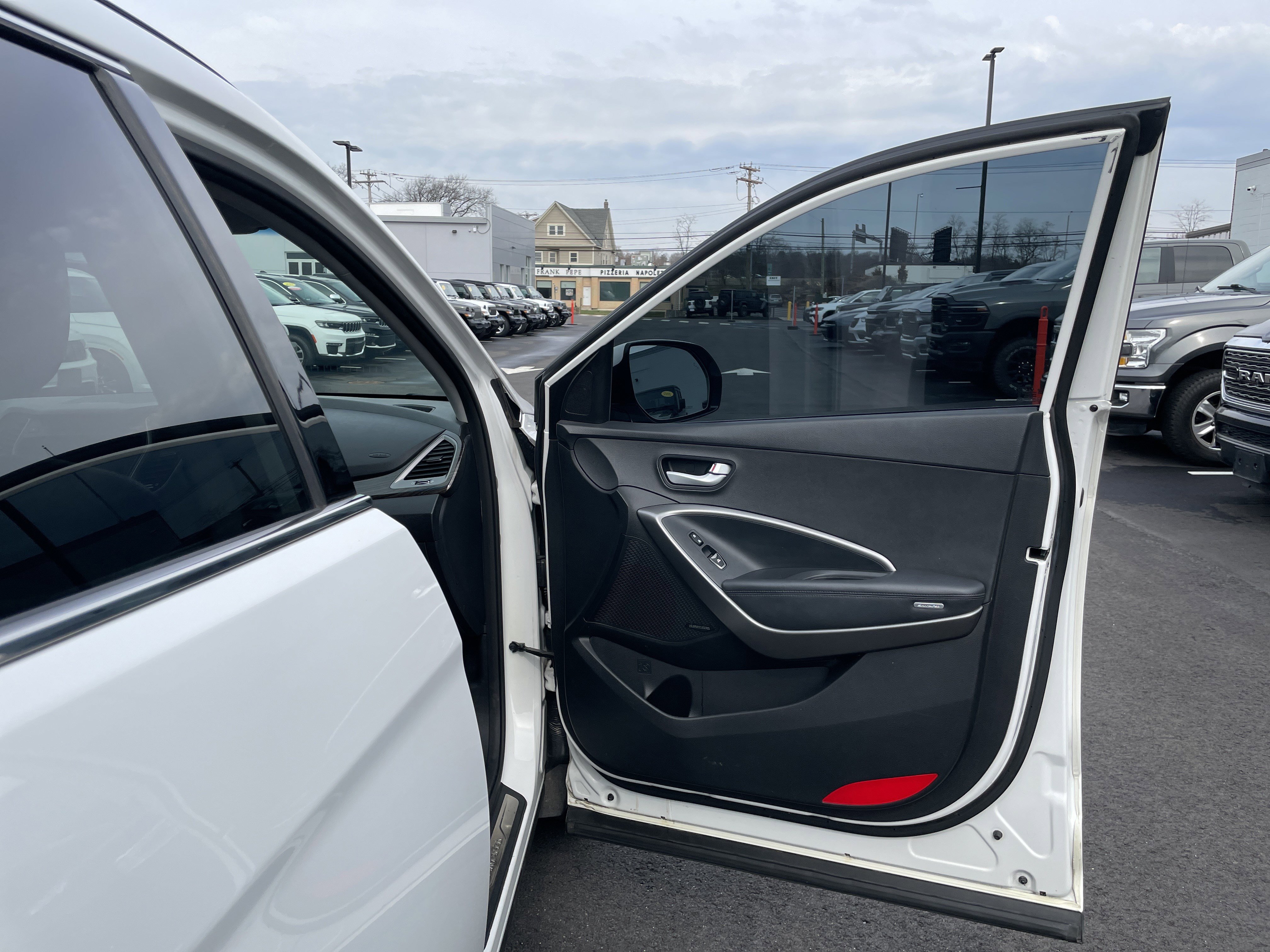 Used 2016 Hyundai Santa Fe SE w/ Option Group 03 image 9