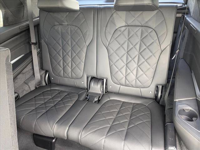 Used 2025 BMW X7 xDrive40i w/ M Sport Package image 16