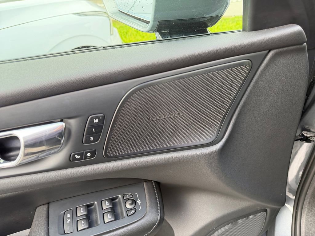 Used 2020 Volvo S60 T5 Momentum image 14