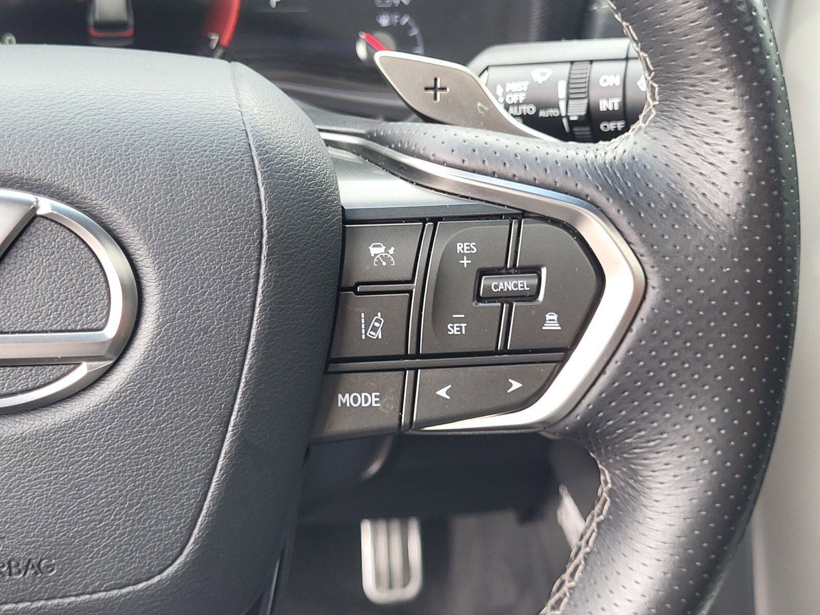 Used 2023 Lexus LX 600 F Sport w/ Accessory Package (Z1) AWD/4WD image 30