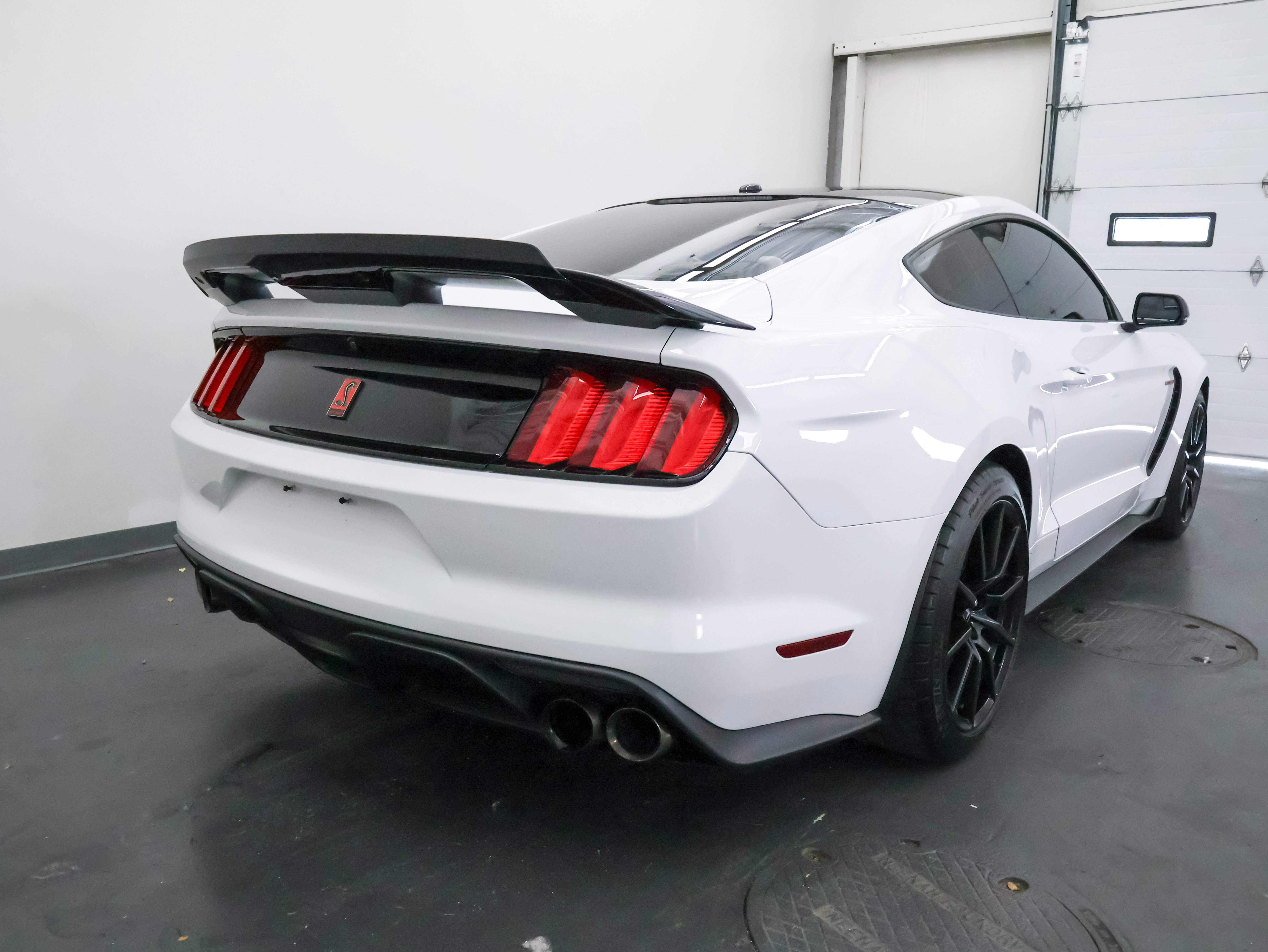 Used 2017 Ford Mustang Shelby GT350 w/ Electronics Package RWD image 3
