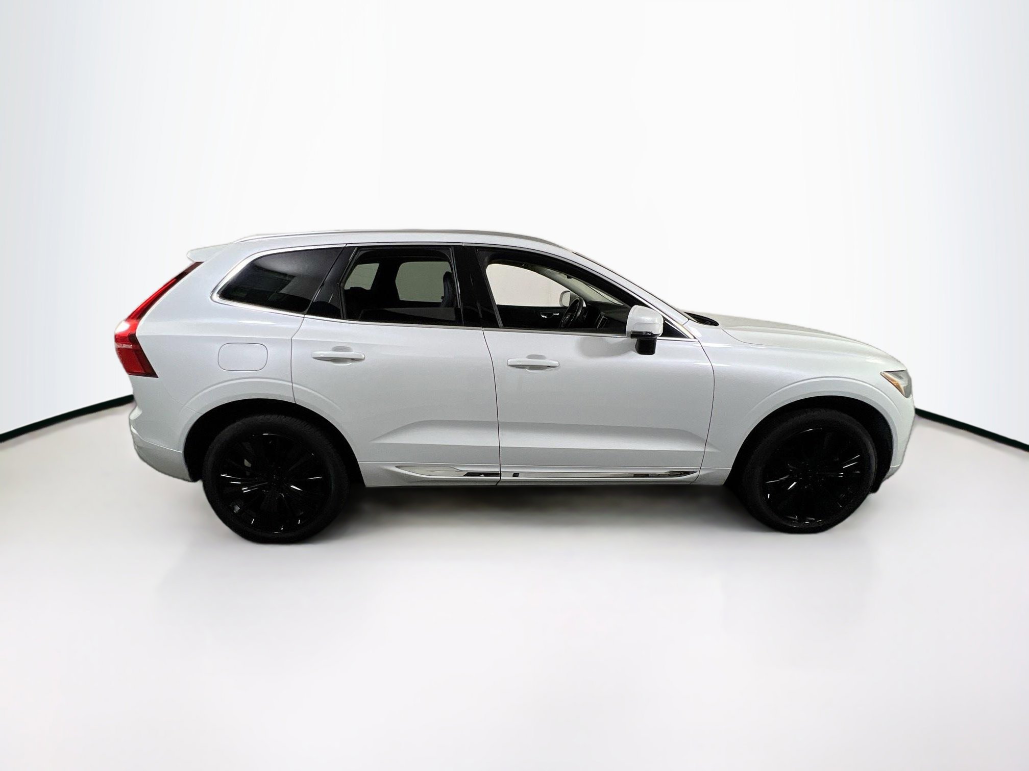 Used 2022 Volvo XC60 B5 Inscription w/ Protection Package Premier image 4