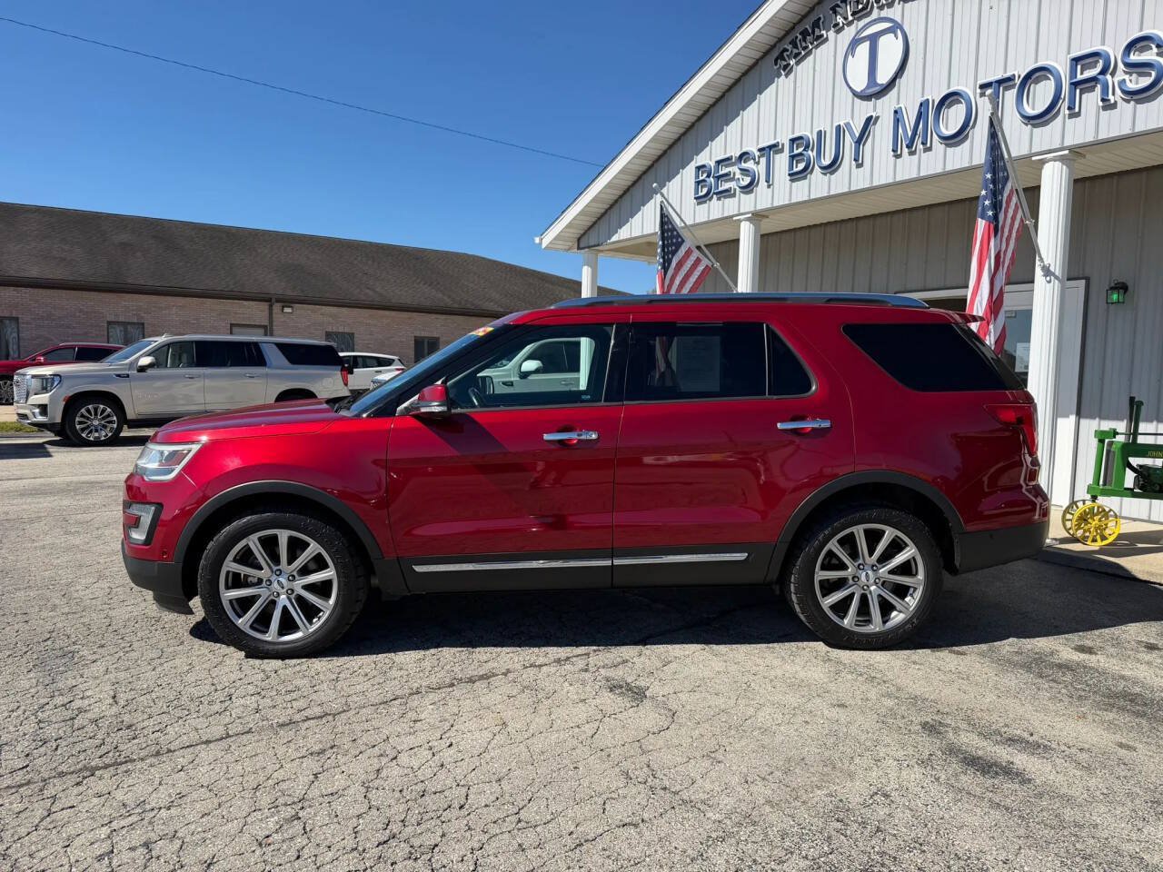 Used 2017 Ford Explorer Limited w/ Equipment Group 301A AWD/4WD image 2