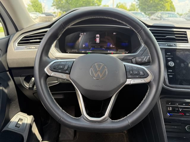 Used 2024 Volkswagen Tiguan SE AWD/4WD image 19
