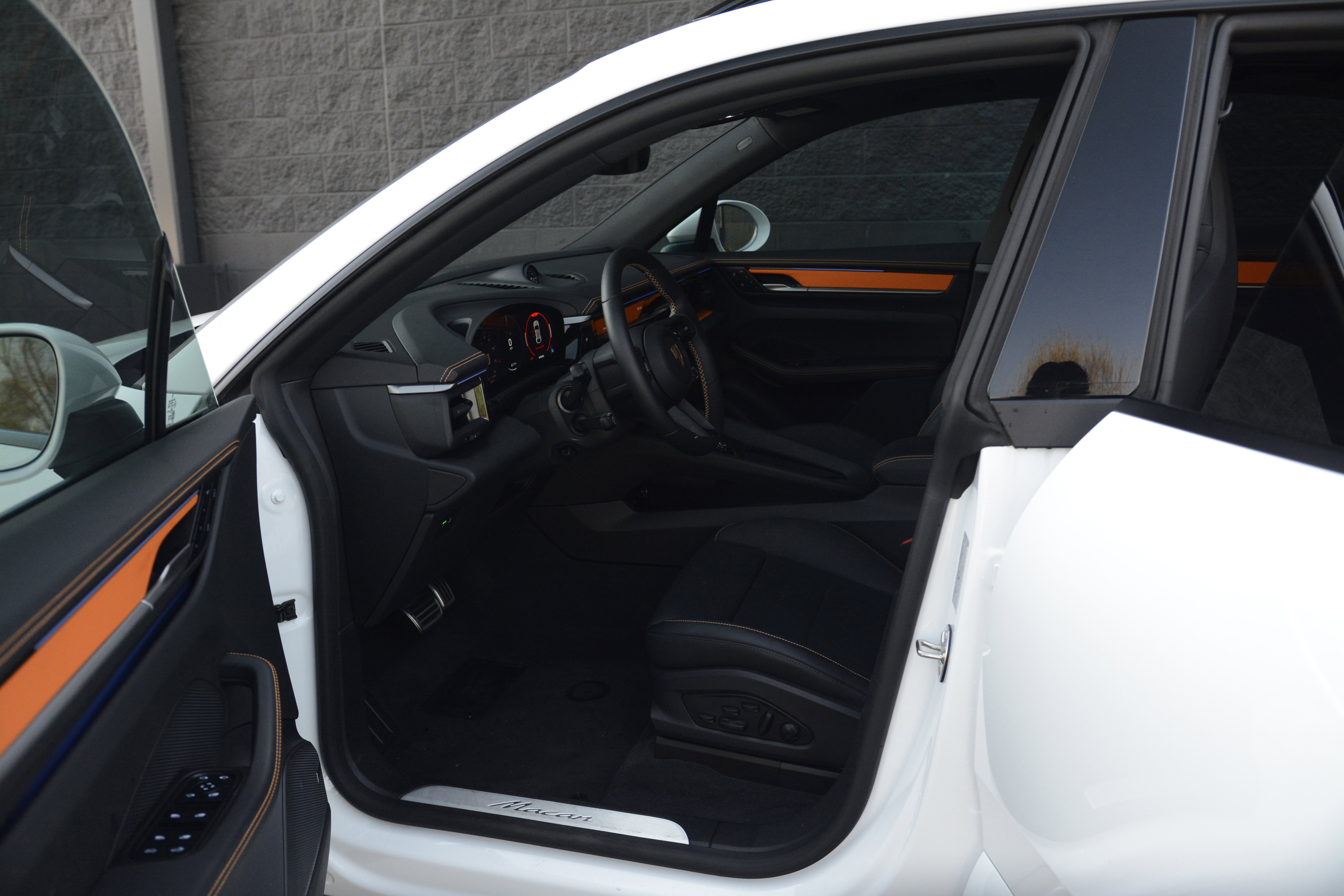 Certified 2025 Porsche Macan Electric image 15