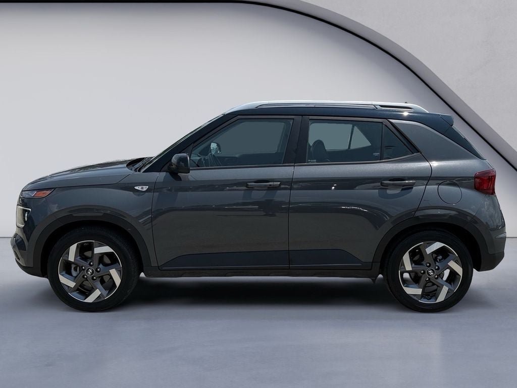 Used 2024 Hyundai Venue Limited FWD image 2