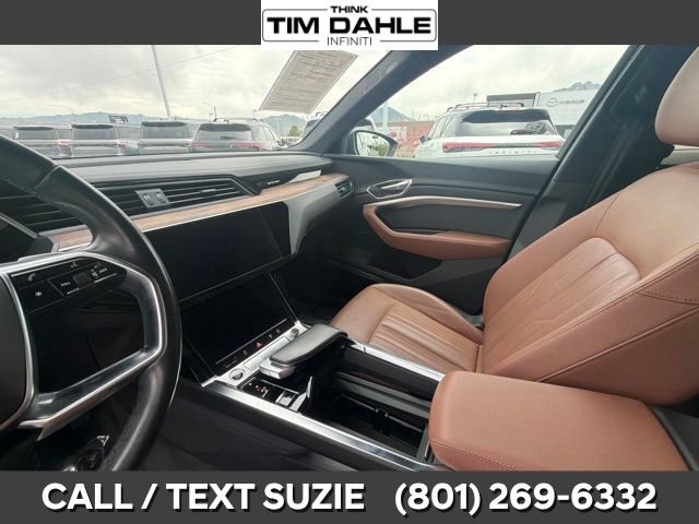 Used 2022 Audi e-tron Premium Plus w/ Premium Plus Package AWD/4WD image 20