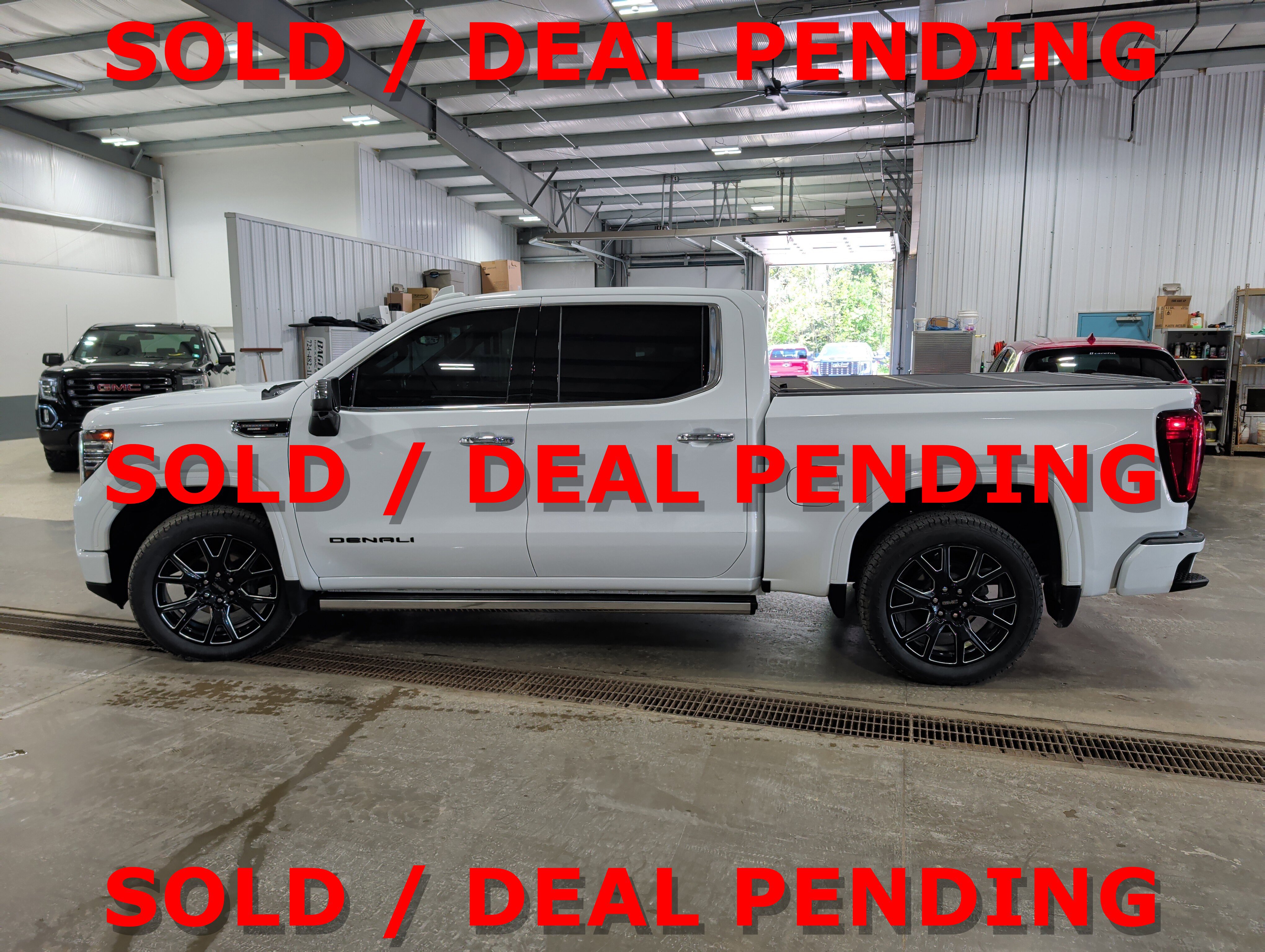 Used 2024 GMC Sierra 1500 Denali AWD/4WD image 5